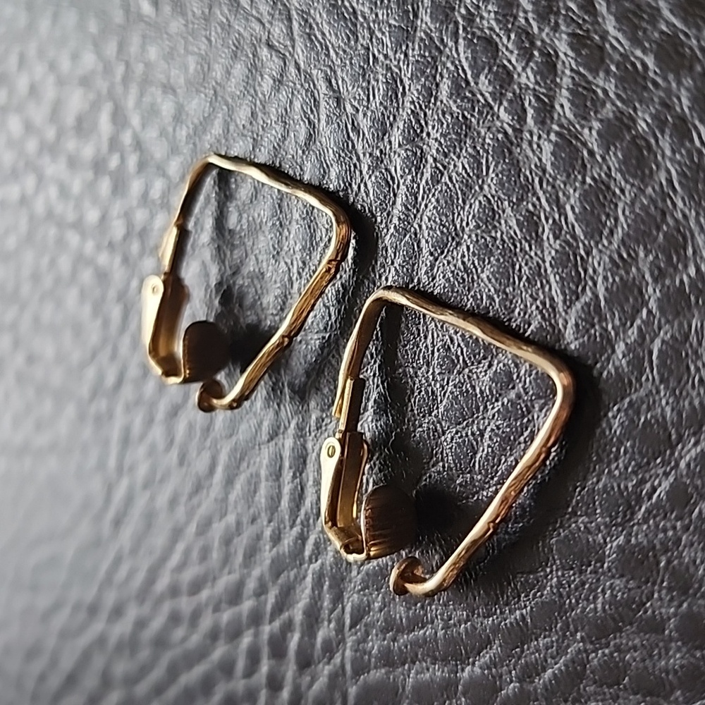VTG Gold Tone Hammered Triangle Hoop Clip Earrings - Women's Jewelry